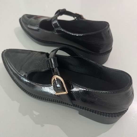 shoes - Picture 1 of 4